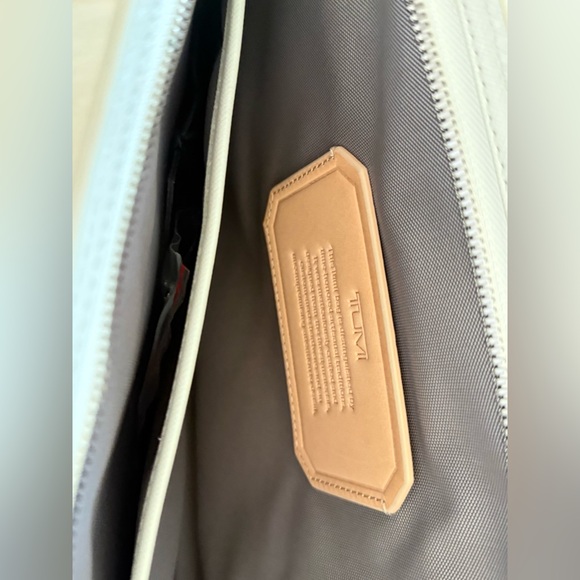 Tumi leather zip case with handle. NWT - Picture 4 of 4